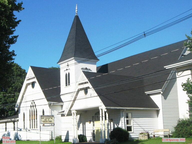 PE264 Central Street Christian Church (Church-of-Christ), Summerside PE, taken 31-Jul-2013 © 2022 JR Spurway
